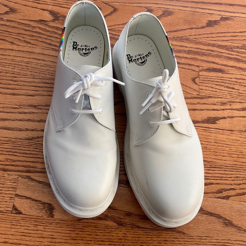 Dr  Martens Pride White